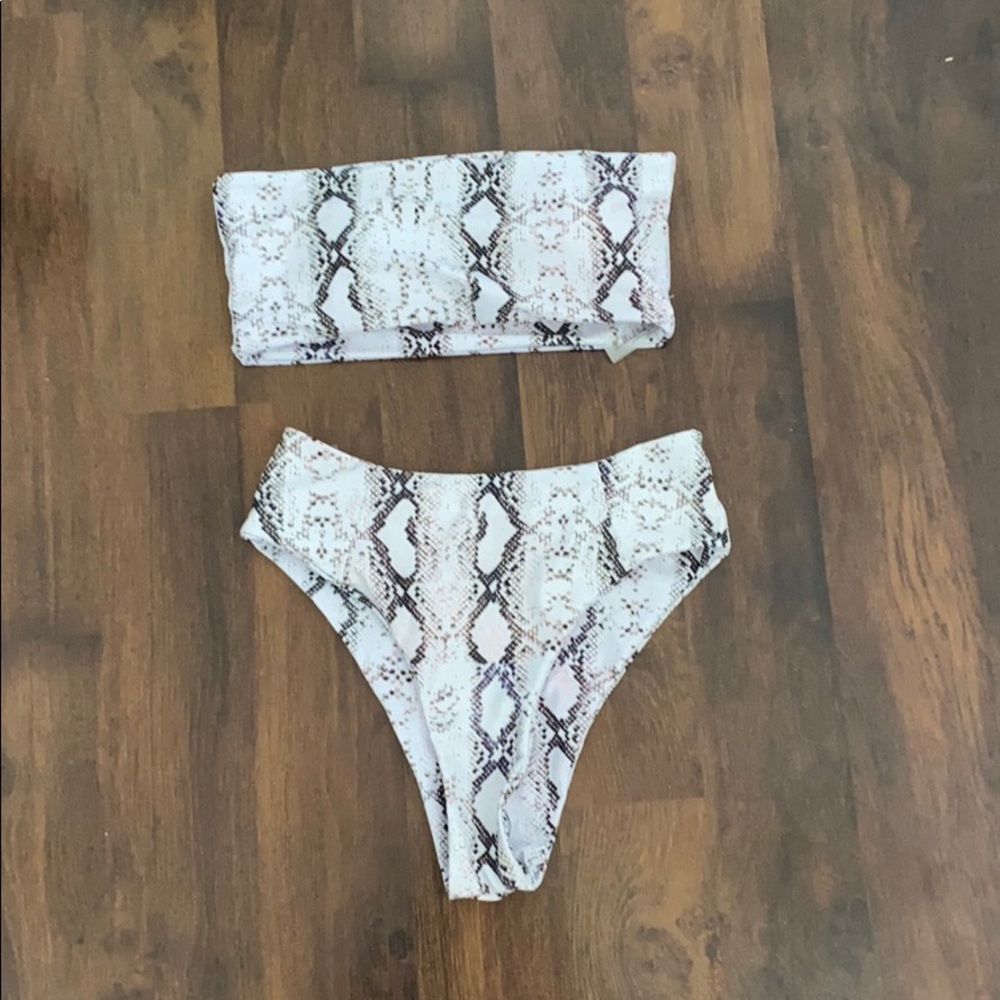 bikini - Picture 2 of 2